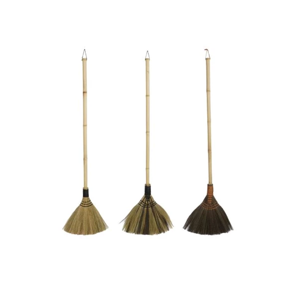 Dekoráció seprű fonott 130x5x40 cm 3 féle