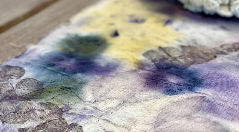 Egyedi dekorációk növényi festéssel