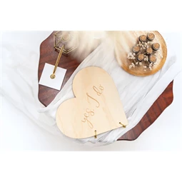 Fa vendégkönyv szív alakú 26,5x25 cm