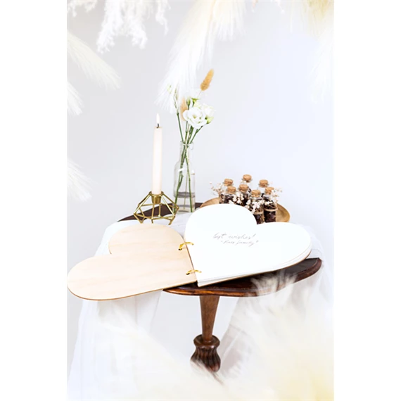 Fa vendégkönyv szív alakú 26,5x25 cm