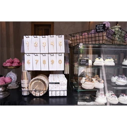 Fém állvány kosárral, töltelék nélkül