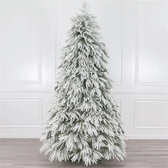 Fenyőfa talppal, havas, 1173 ággal 270 cm