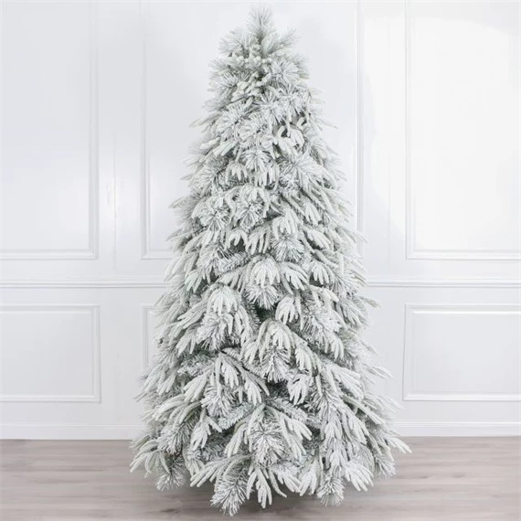 Fenyőfa talppal, havas, 1296 ággal 270 cm
