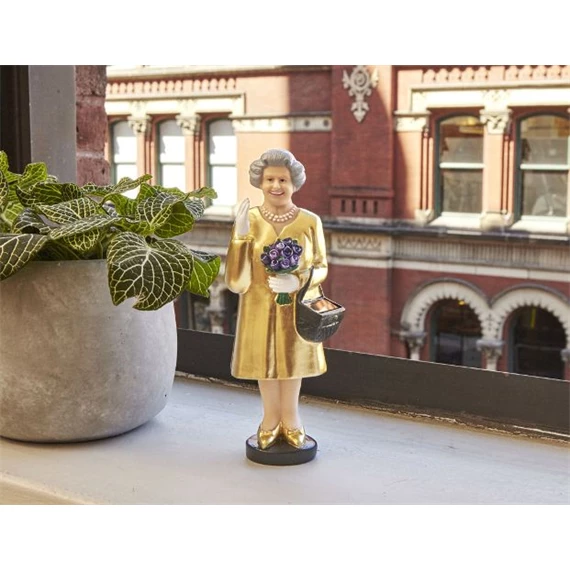 Napelemes Erzsébet királyné, gold design