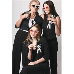 Szív alakú szemüveg gyöngyökkel, 13,5 cm széles, 5 cm magas, 13 cm hosszú, rózsaszín