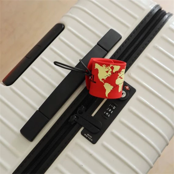 Bőröndcímke feltekerhető 20x5x0,2 cm